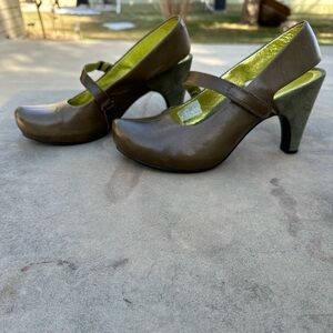 Tsubo Women's Acrea Mary Jane Slingback Pumps Olive Green Leather 9.5 READ